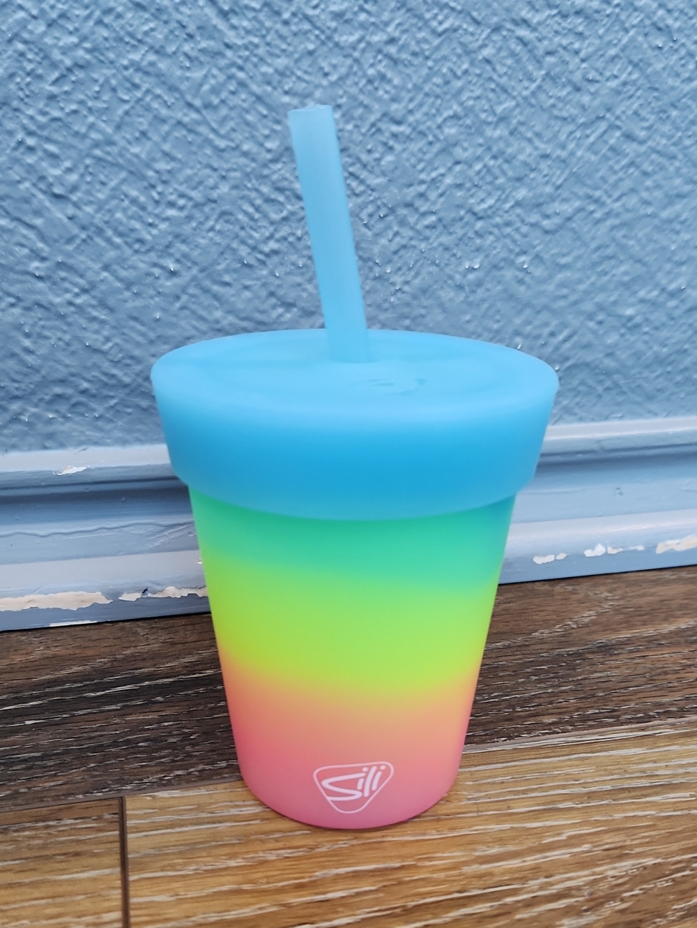 NWOT Silipint 8 oz Kids Straw Tumbler Glow Blue Ombre